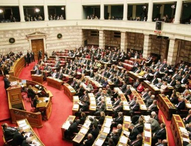 Η κυβέρνηση ανησυχεί ότι δεν θα βγουν τα «κουκιά» για τη συμφωνία με τα Σκόπια στη Βουλή